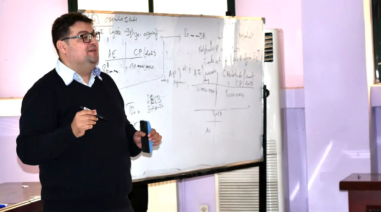 Photos prises lors de la suite du cycle de formation sur la  loi organique relative aux lois de fiance