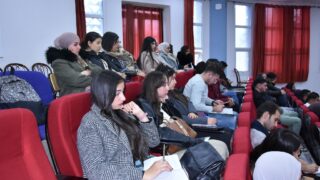 Conférence du Pr Benaouda LEBDAI. 55 La conference du Pr Benaouda LEBDAI sous le theme de l impotance de l histoire dans les litteratures postcoloniales 05 12 202362