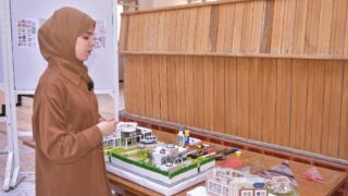 l affichage final de l atelier L2 architecture faculte de technologie Presentation de a maquette de l eudiante Boussemar Mounir 45