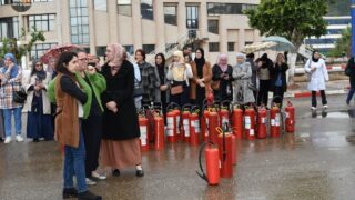 Photos prises lors des exercices de simulation au profit des ingénieurs des laboratoires universitaires 45 DSC 0793