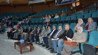 الملتقى الدولي تحت عنوان: " نقد الاستشراق وتحولات ما بعد الحداثة: بين المرتكزات الأنوية والمرجعيات الغيرية" 77 forum international organise par la faculte des lettres et des langues les 15 1 et 17 avril 202413