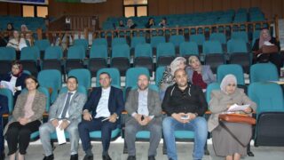 الملتقى الدولي تحت عنوان: " نقد الاستشراق وتحولات ما بعد الحداثة: بين المرتكزات الأنوية والمرجعيات الغيرية" 80 forum international organise par la faculte des lettres et des langues les 15 1 et 17 avril 202415