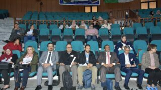 الملتقى الدولي تحت عنوان: " نقد الاستشراق وتحولات ما بعد الحداثة: بين المرتكزات الأنوية والمرجعيات الغيرية" 42 forum international organise par la faculte des lettres et des langues les 15 1 et 17 avril 202417