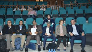 الملتقى الدولي تحت عنوان: " نقد الاستشراق وتحولات ما بعد الحداثة: بين المرتكزات الأنوية والمرجعيات الغيرية" 18 forum international organise par la faculte des lettres et des langues les 15 1 et 17 avril 202441