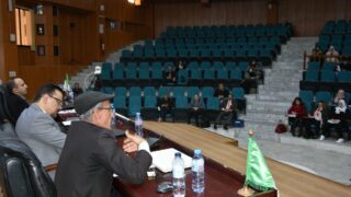 الملتقى الدولي تحت عنوان: " نقد الاستشراق وتحولات ما بعد الحداثة: بين المرتكزات الأنوية والمرجعيات الغيرية" 52 forum international organise par la faculte des lettres et des langues les 15 1 et 17 avril 202479