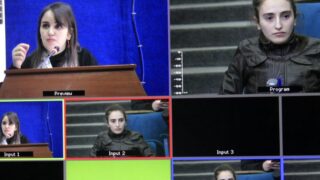 Photos de Mme. SARAOUI ATTAR Selma du département d'architecture, lors de sa présentation d'un cours en ligne en anglais via google meet. 12 MG 0894 edited