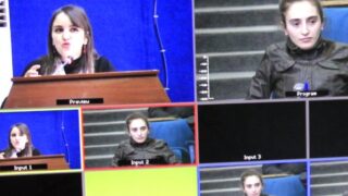 Photos de Mme. SARAOUI ATTAR Selma du département d'architecture, lors de sa présentation d'un cours en ligne en anglais via google meet. 13 MG 0896 edited