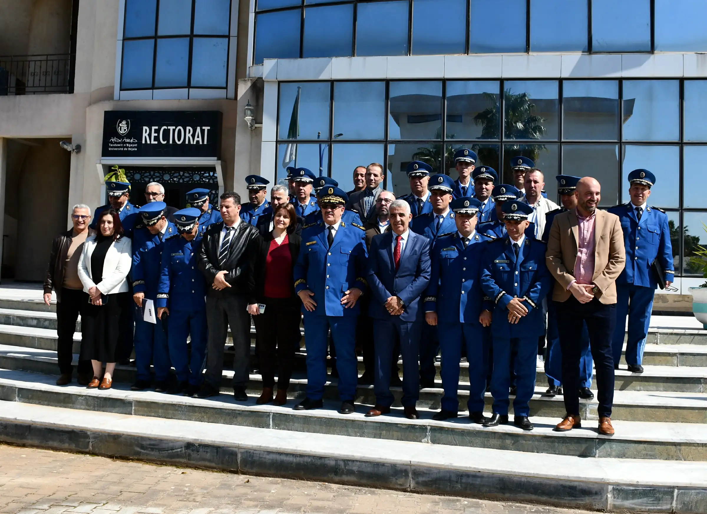 توقيع اتفاقية بين جامعة عبد الرحمان ميرة ببجاية ومديرية الأمن لولاية بجاية 65 Convention univ bejaia surete bejaia 25 03 26 52