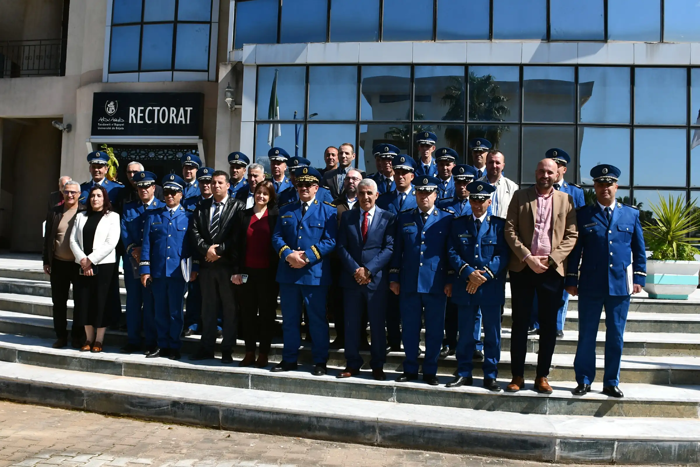 توقيع اتفاقية بين جامعة عبد الرحمان ميرة ببجاية ومديرية الأمن لولاية بجاية 66 Convention univ bejaia surete bejaia 25 03 26 53